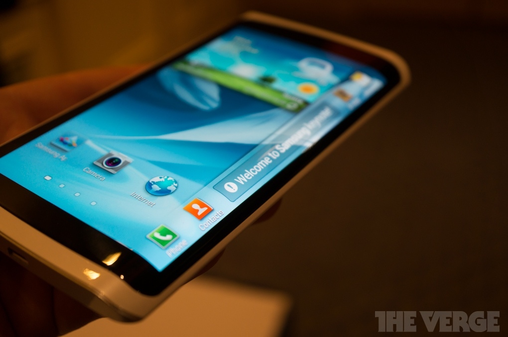 Samsung показа смартфон с гъвкав дисплей