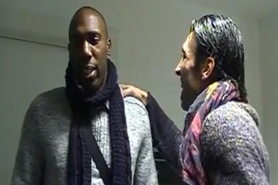 ВИДЕО: Сив пуловер и шал – дрес-кодът на Буфон и Симон