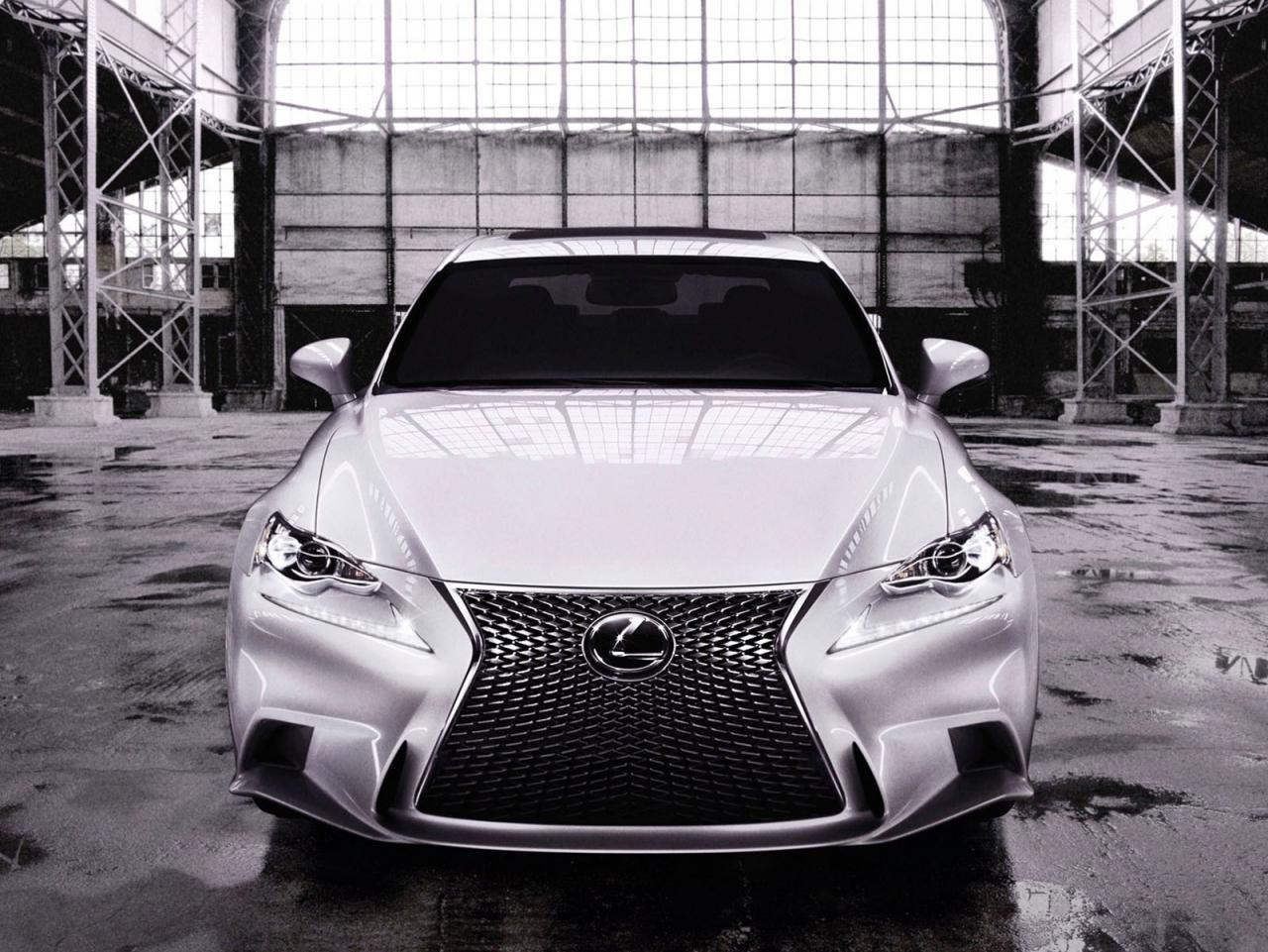 Lexus представи спортиста IS F Sport