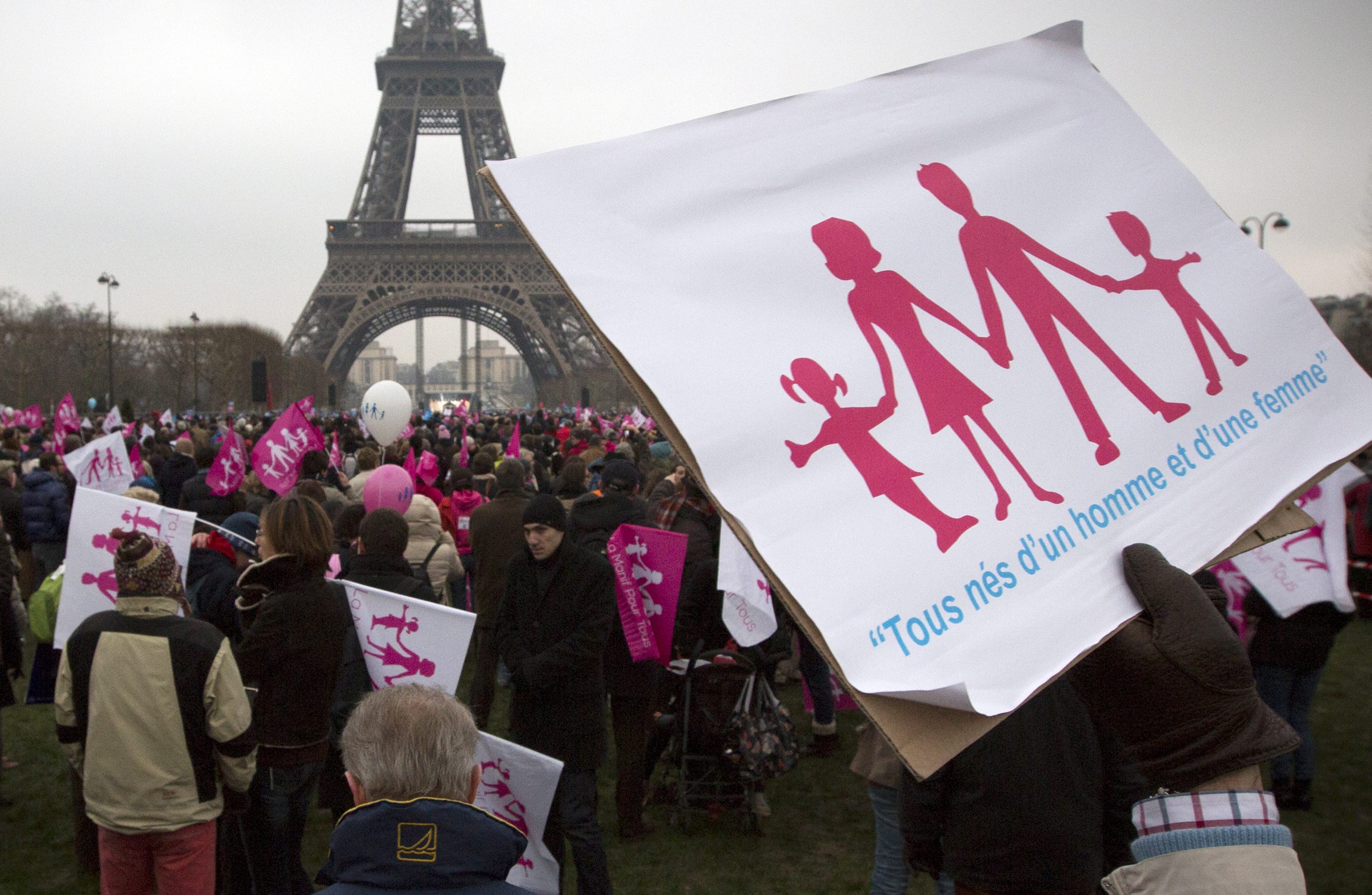 800 000 души излязоха на протест в Париж срещу хомосексуалните бракове