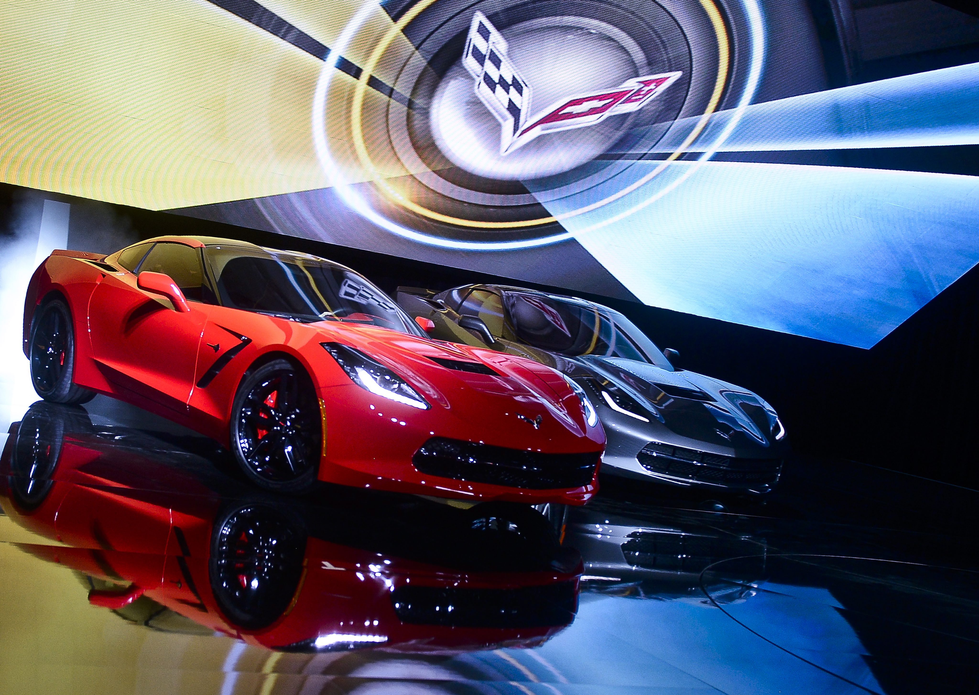 Новият Corvette C7 е най-голямата атракция на автосалона в Детройт