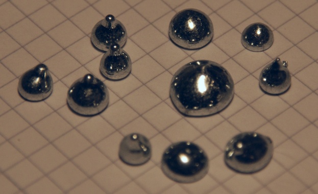 Галинстанът запазва формата си при удар