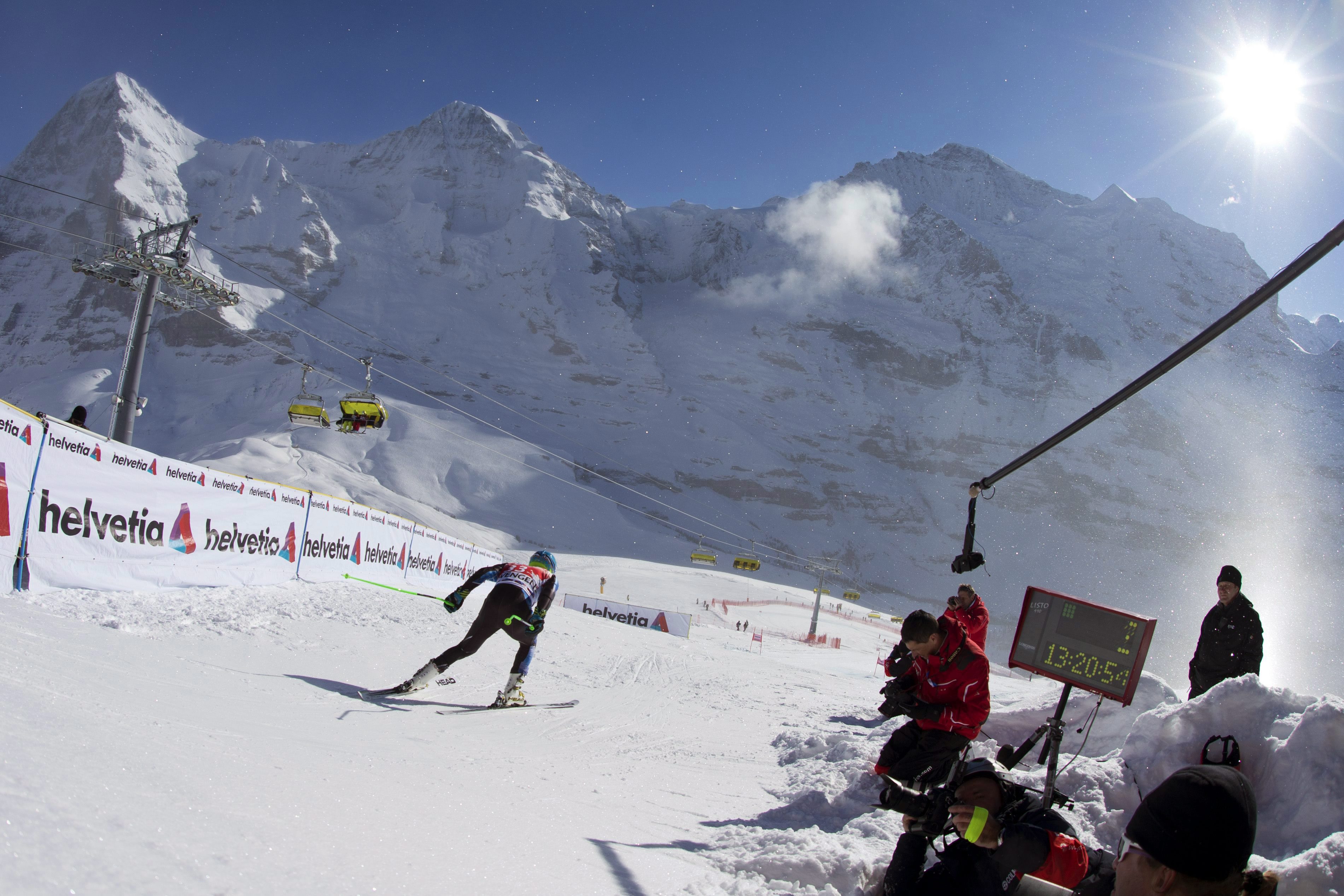 Рускиня и швейцарка си поделиха първото място на слалома от Европейската купа по ски-алпийски