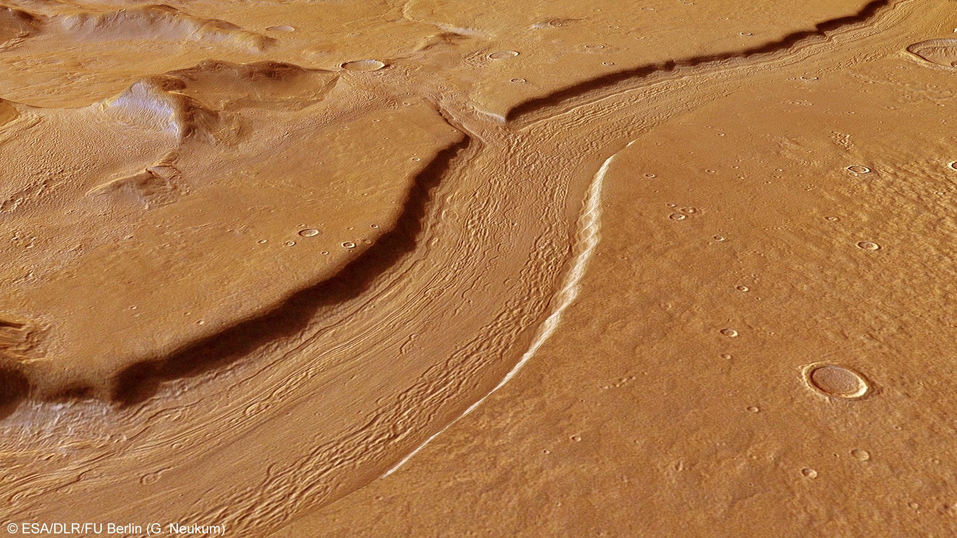 ”Марс експрес” засне огромно речно корито на Марс