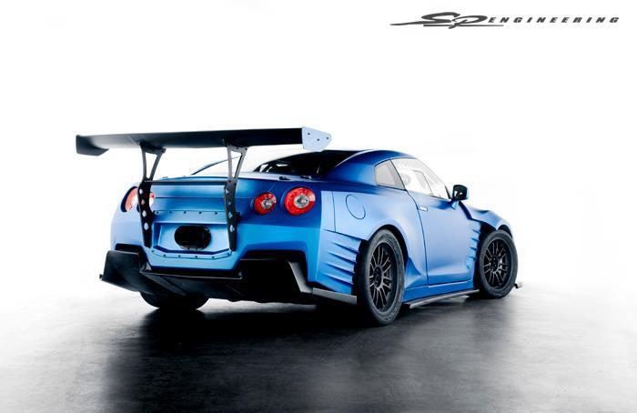 Nissan GT-R е звездата в „Бързи и яростни 6“