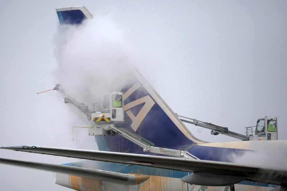 Летища в Европа блокирани от лошото време