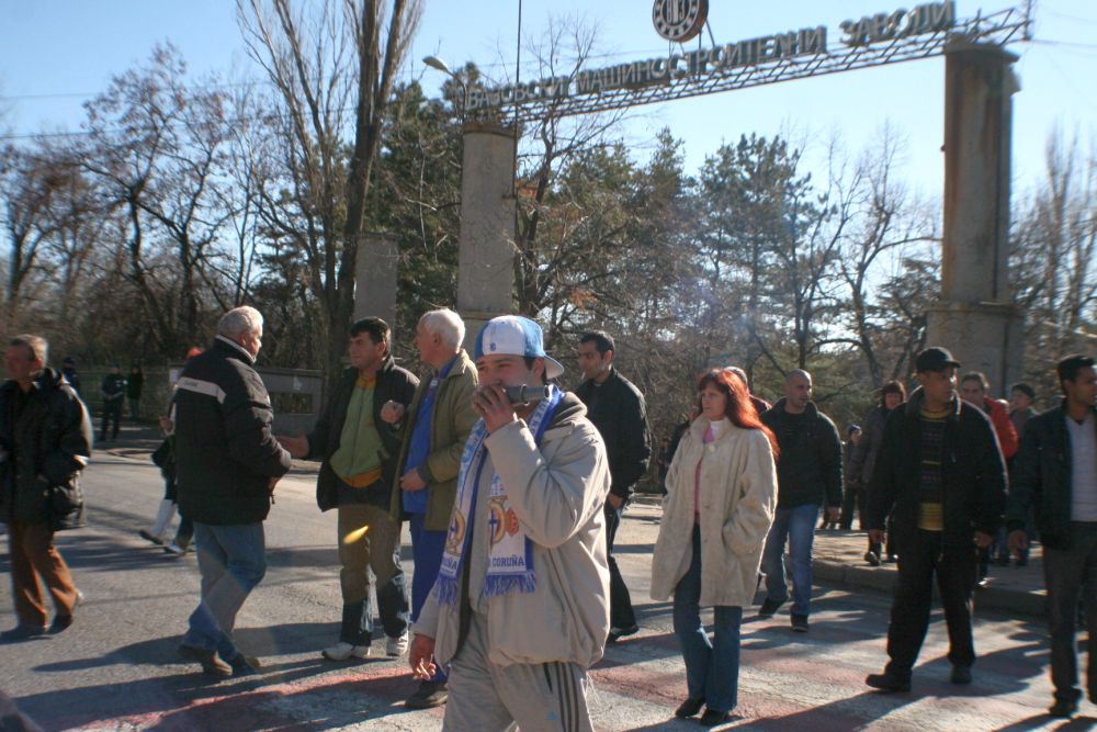 Полиция окупира кръстовищата около ”ВМЗ-Сопот”