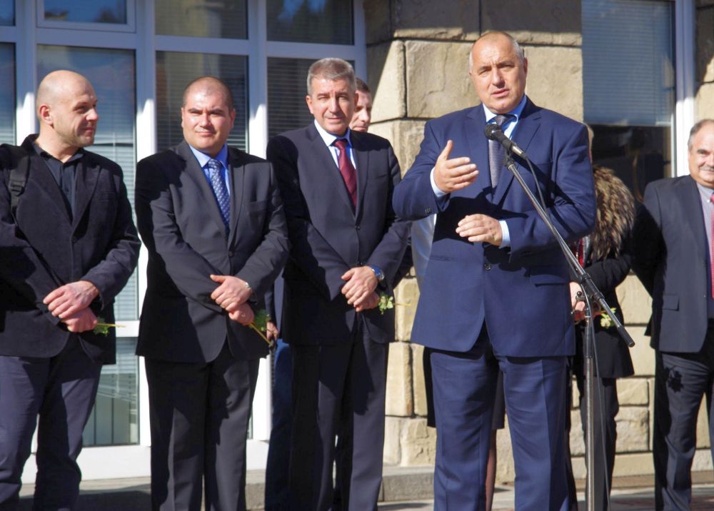 Премиерът се похвали с изпълнени обещания в Габрово и Севлиево