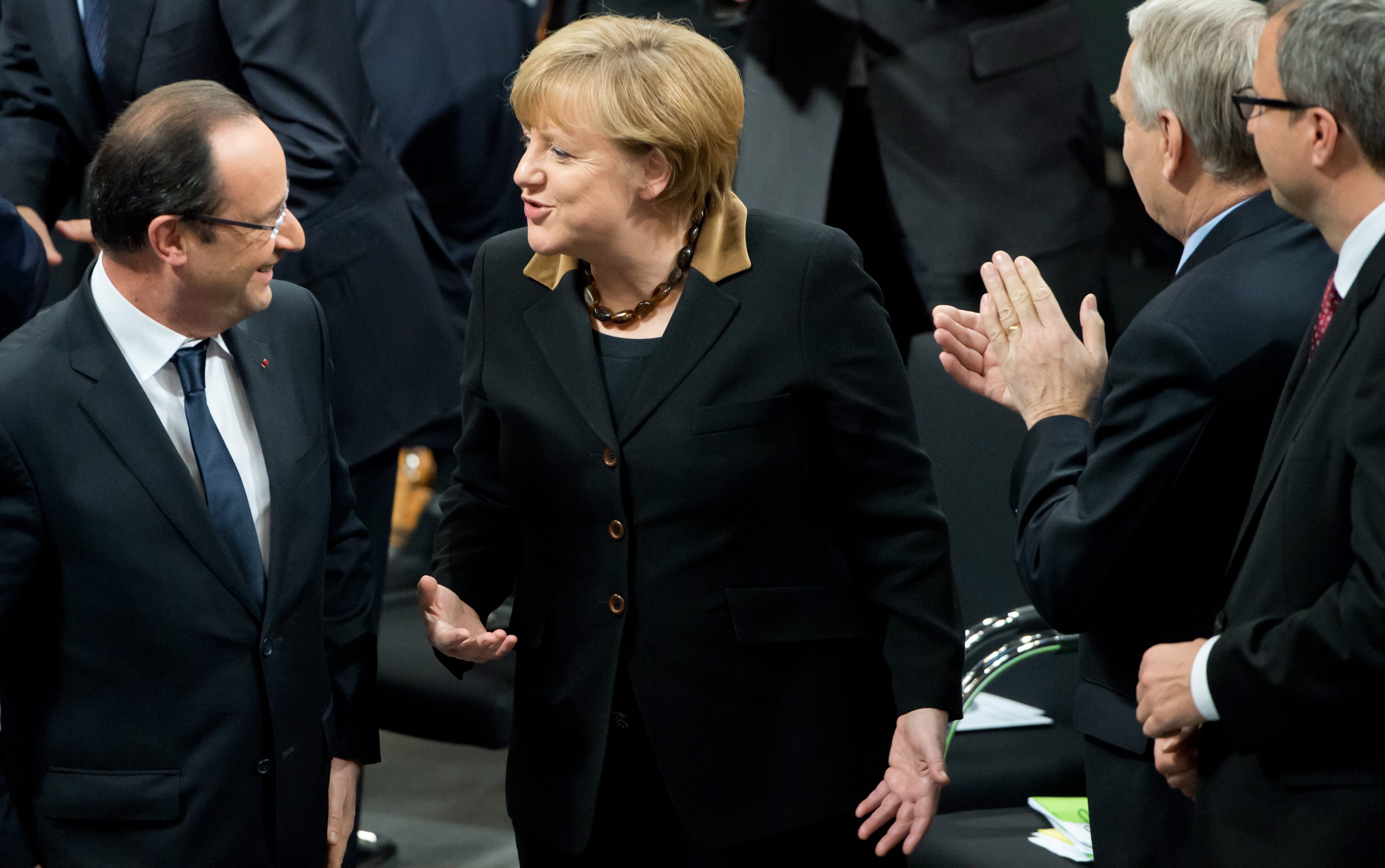 Меркел и Оланд ”отбелязаха първите жестове на руските власти за деескалация в източната част на Украйна”