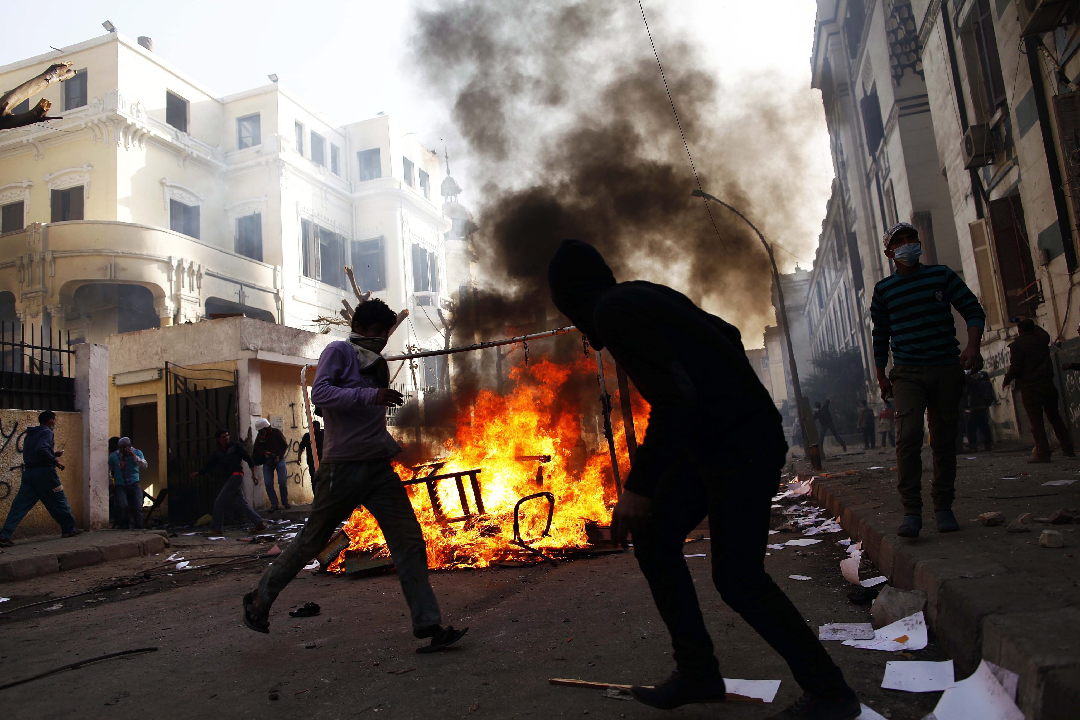 Нападение обороняющихся. Беспорядки в Египте 2014. Чрезвычайное положение в стране. Чрезвычайное положение (2011).