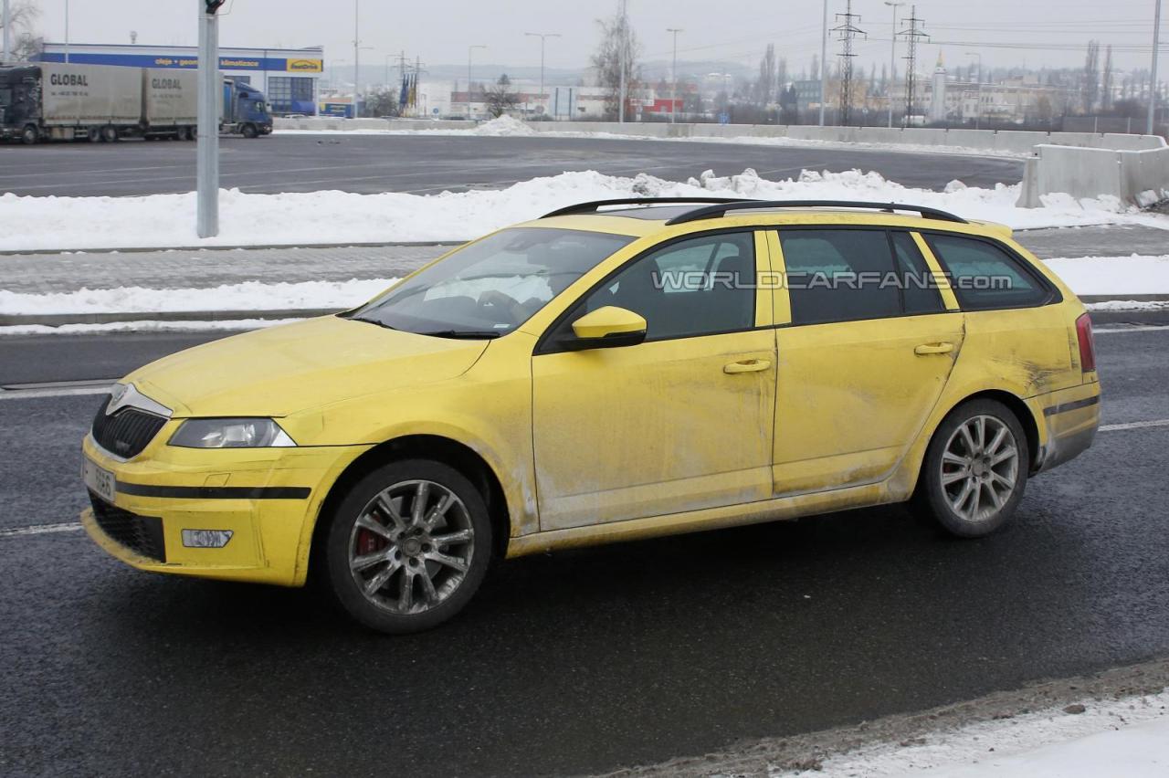 Първи шпионски снимки на новата Octavia Combi RS
