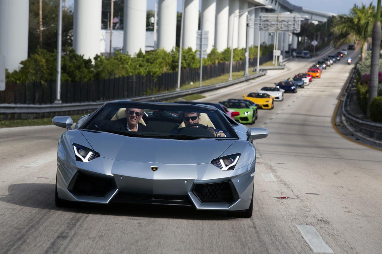 Lamborghini Aventador Roadster превзе летището в Маями