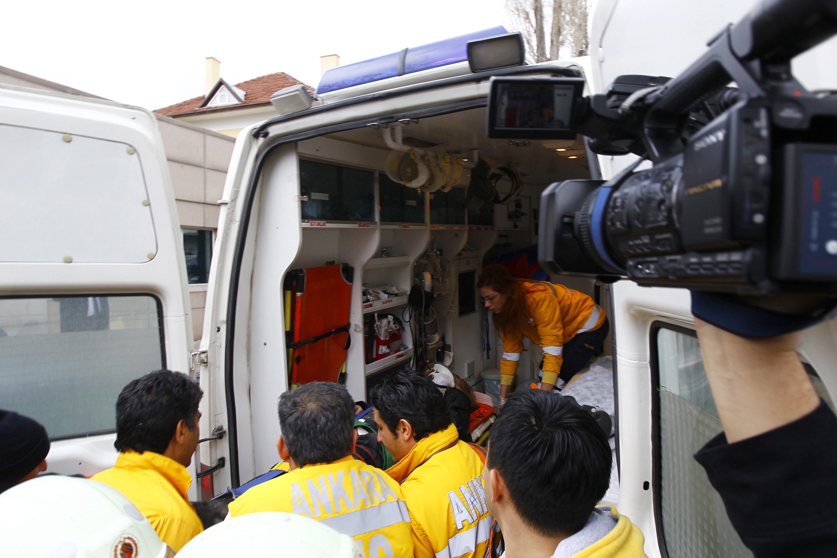 Няколко души бяха ранени при атентата пред американското посолство в Анкара