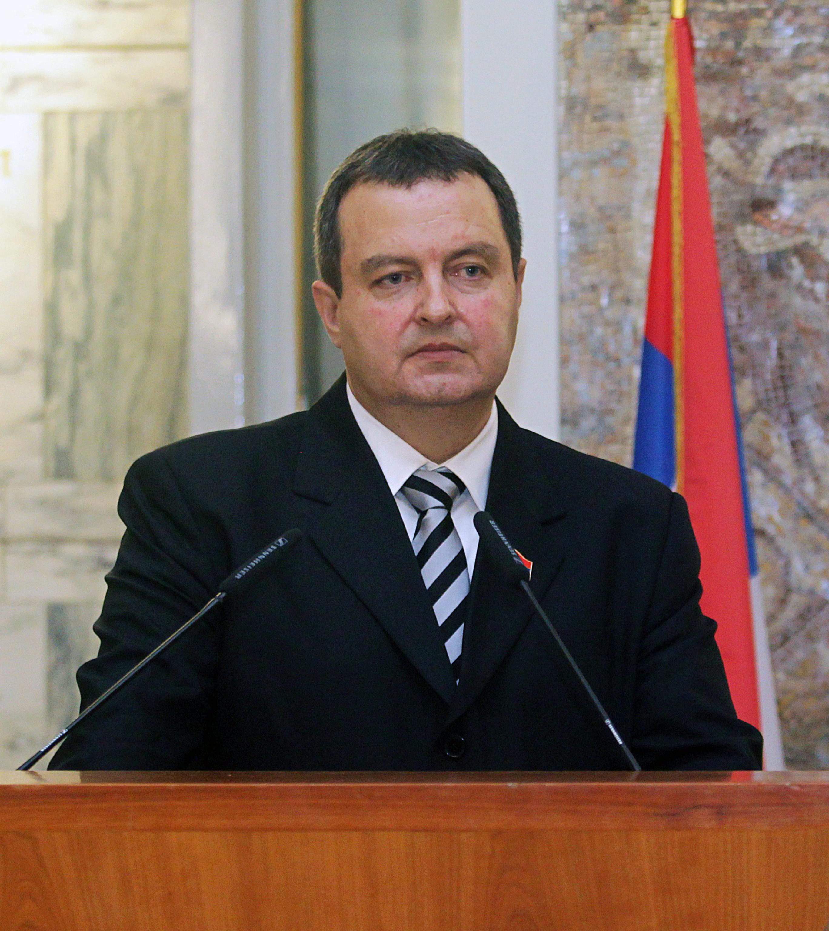 Външният министър на Сърбия Ивица Дачич напомни на Бойко Борсов, че неотдавна получи орден от Белград