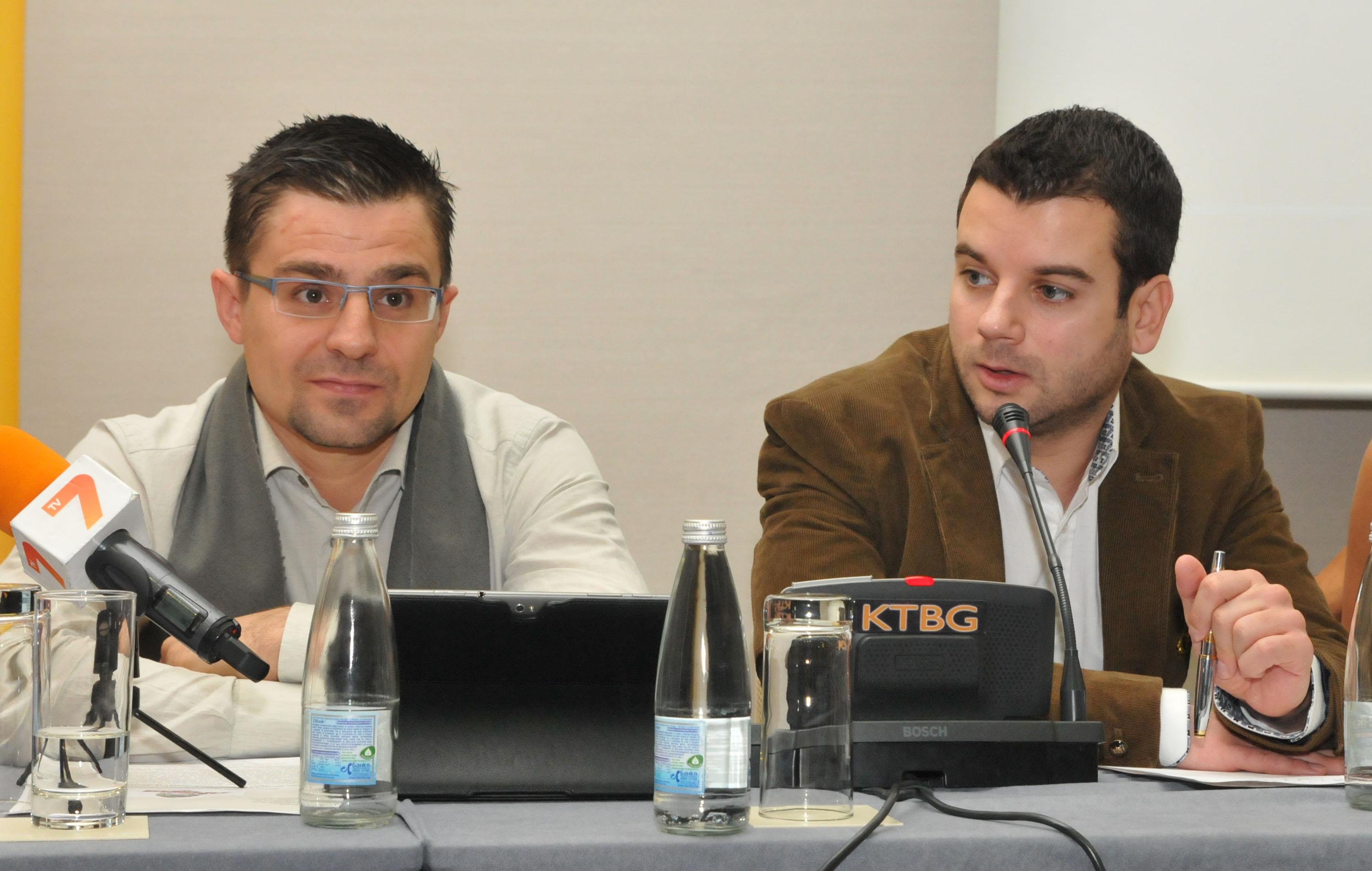 Продуцентите и водещи Андрей Арнаудов и Иван Христов на пресконференцията