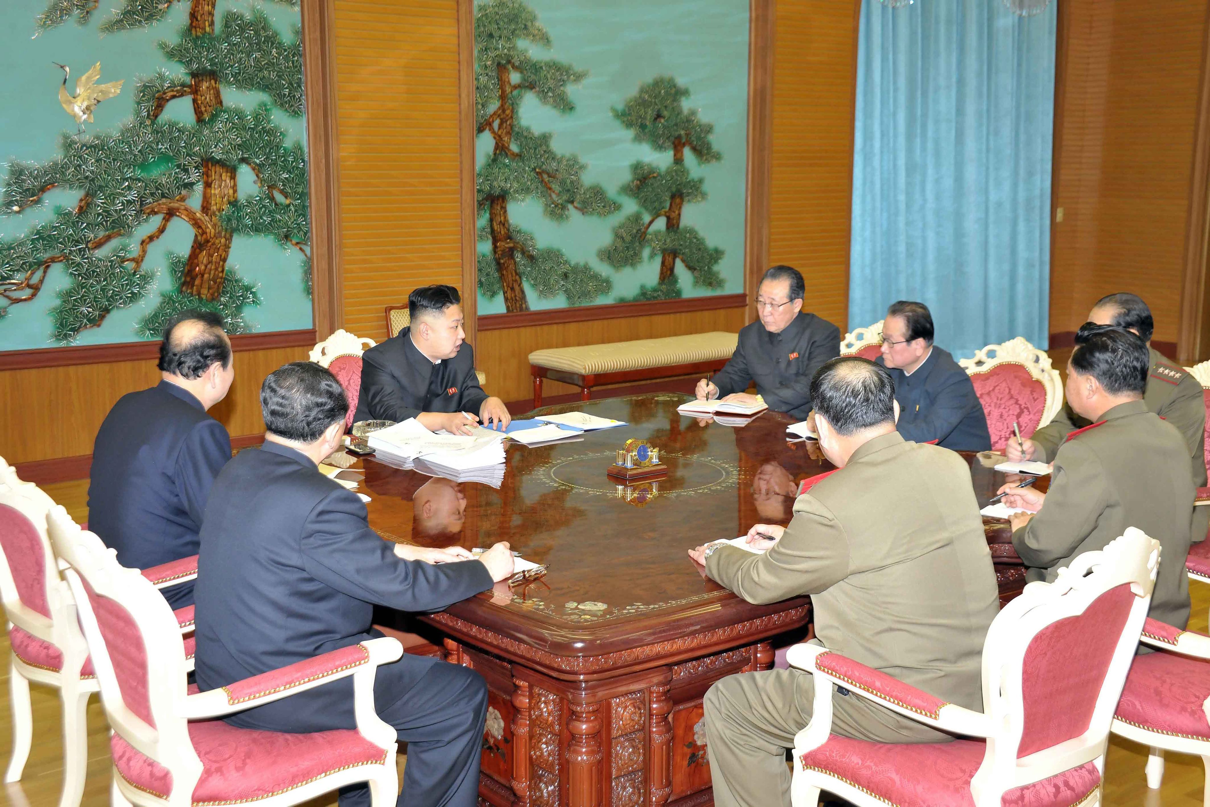 Севернокорейският лидер Ким Чен Ун най-вероятно използва смартфон HTC