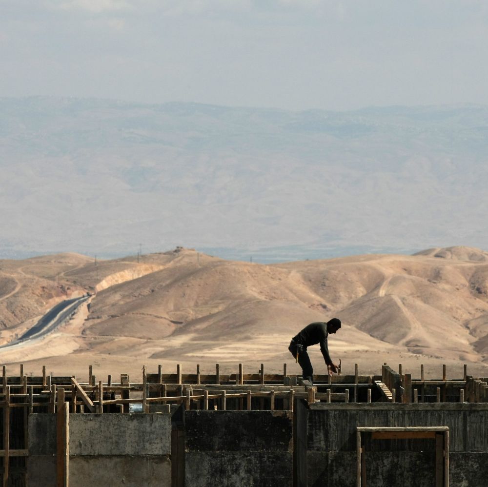 Строителните работници ще се наемат в Израел срещу 1000 евро