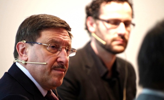 Бехар: Това е последната година за Facebook