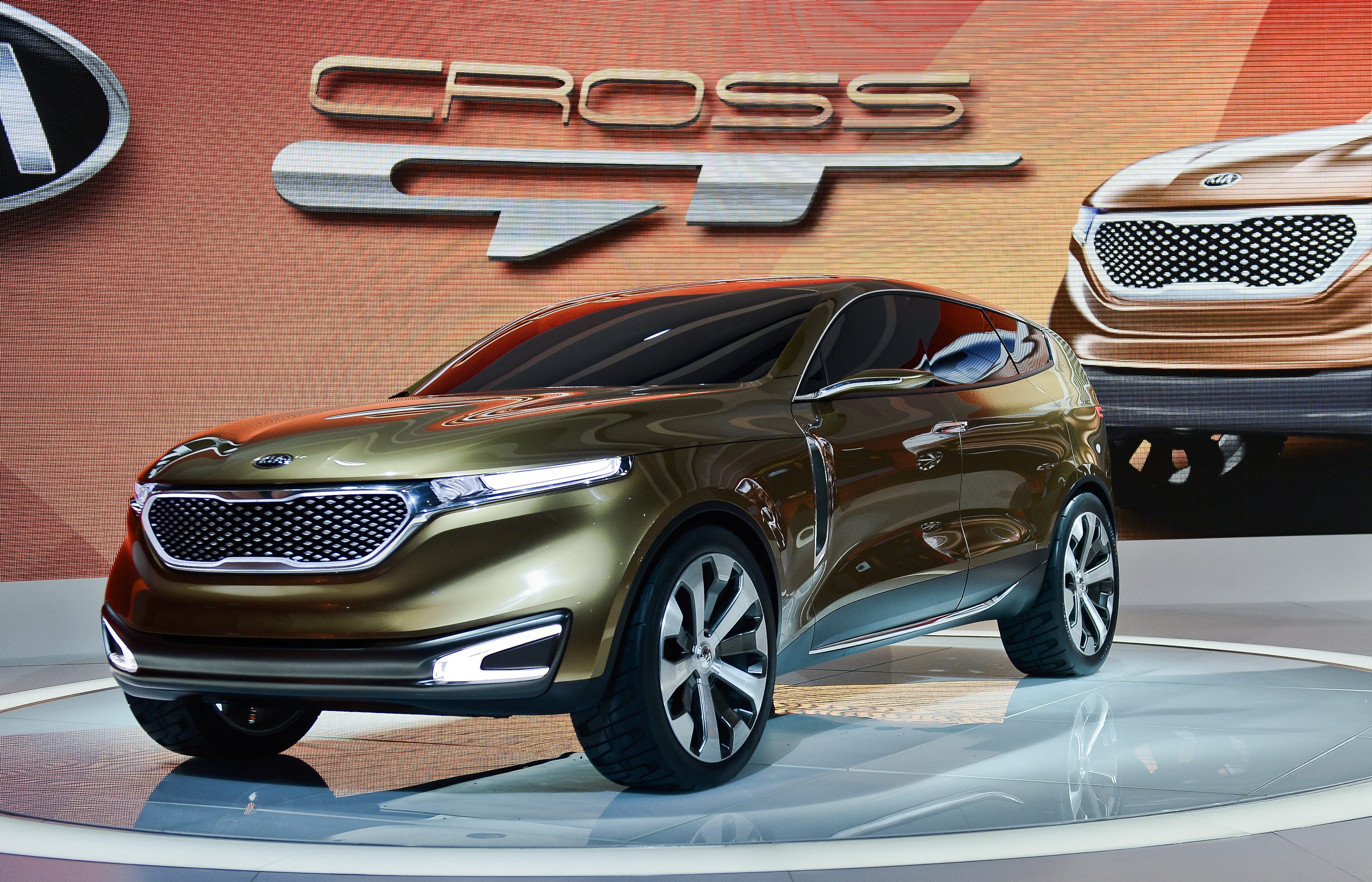 KIA показа красива кросоувър концепция Cross GT