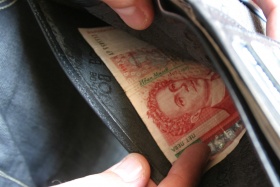 Предлагат минималната заплата да е до 55% от средната