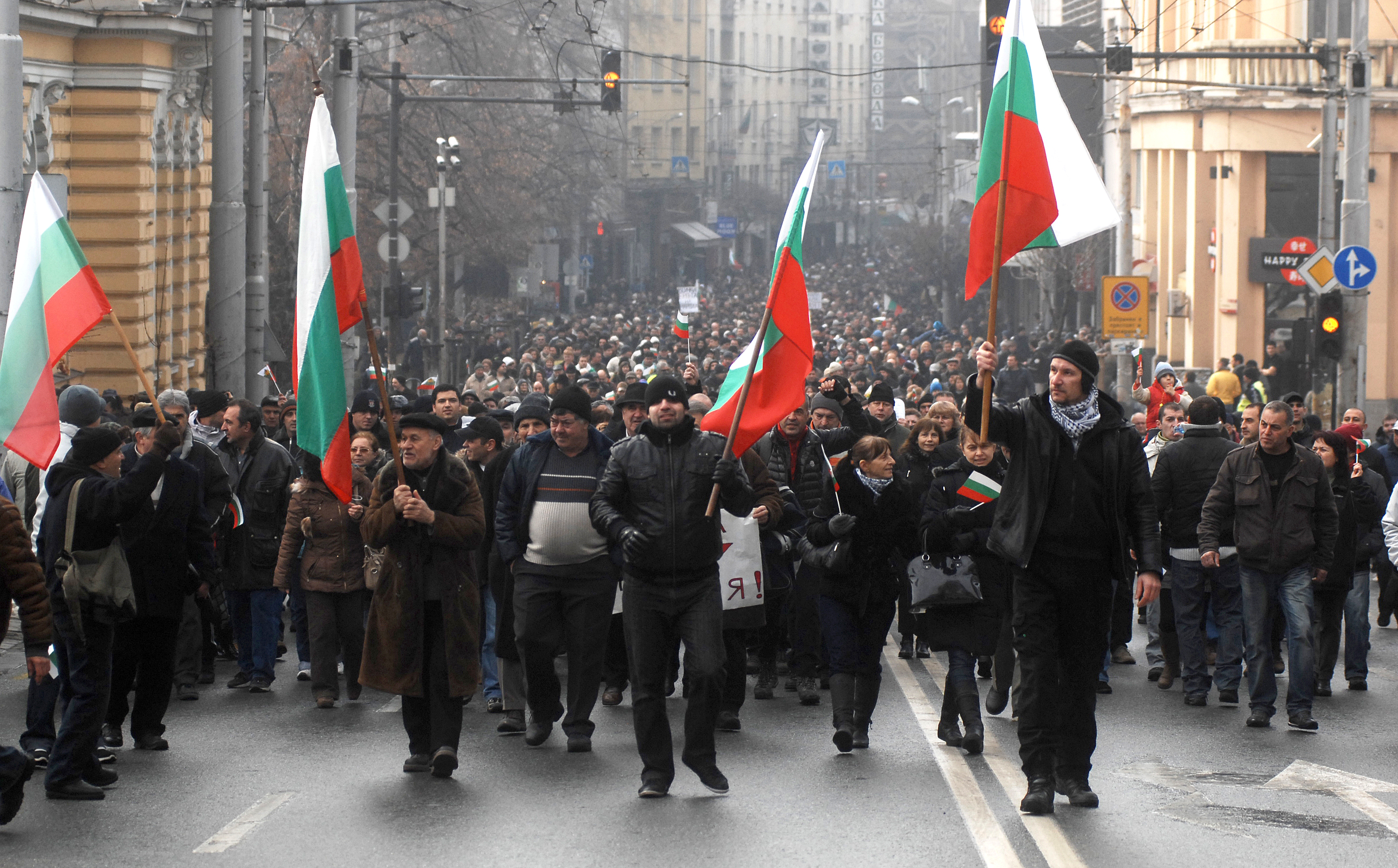 В 15 града протестираха срещу високи сметки на ток и парно