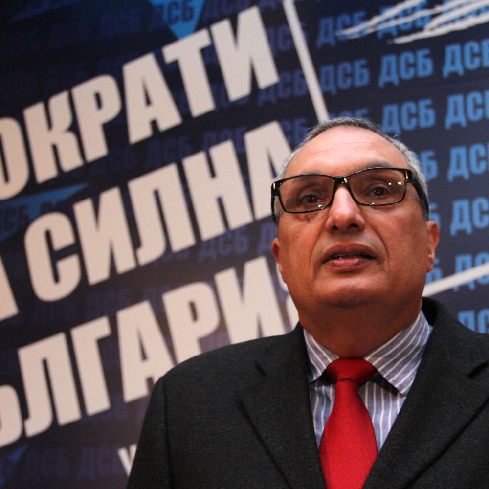 Политици: Уволнението на Дянков е жертвоприношение, да си ходи Борисов