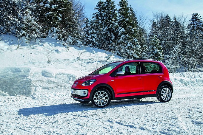Volkswagen разкри серийния cross up!