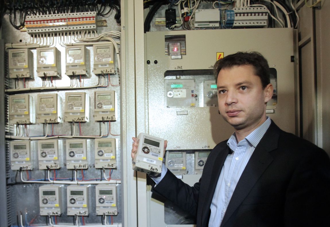 Министър Делян Добрев направи проверка по жалби на граждани срещу високите цени на тока