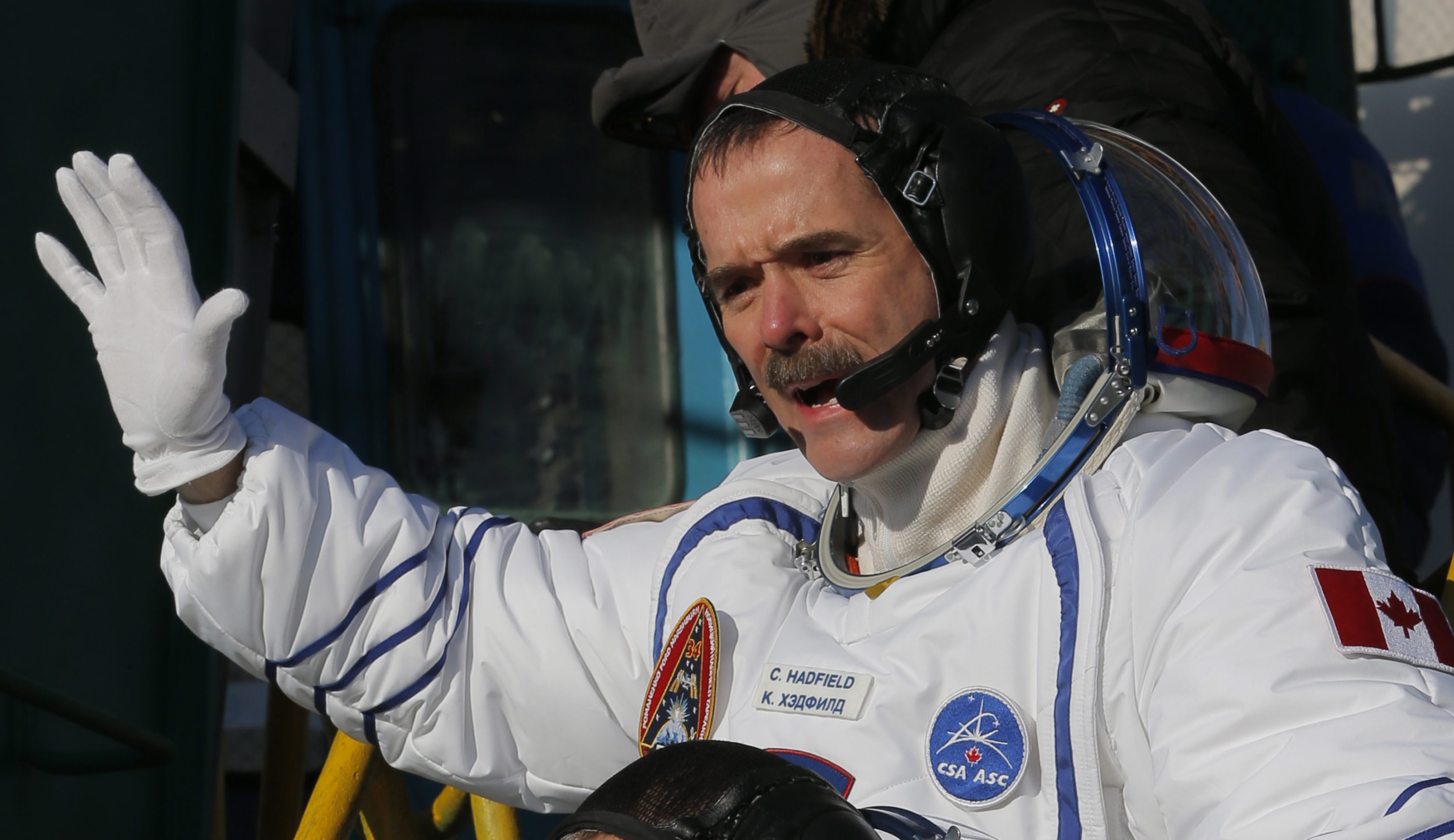 Канадски астронавт записа песен в космоса