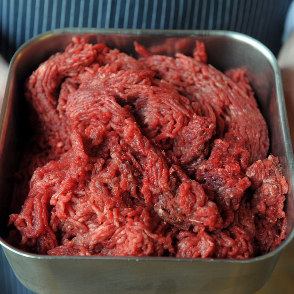В търговските обекти е попаднало месо, обработено върху заразените плотове на транжорната в ”Аспарухово”