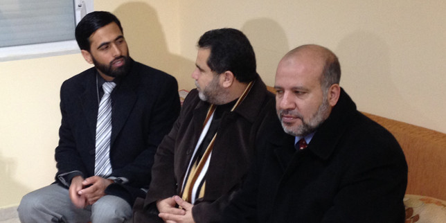 Салах ал-Бардауил, Мушир ал-Масри и Исмаил ал-Ашкар са от парламентарната група на движението „Реформа и промяна”