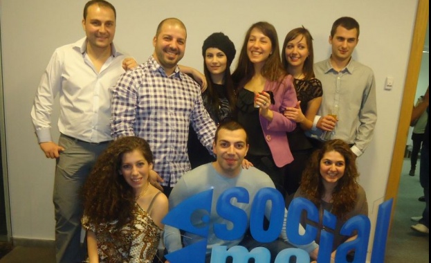 Social Me откри новия си офис с бляскаво парти