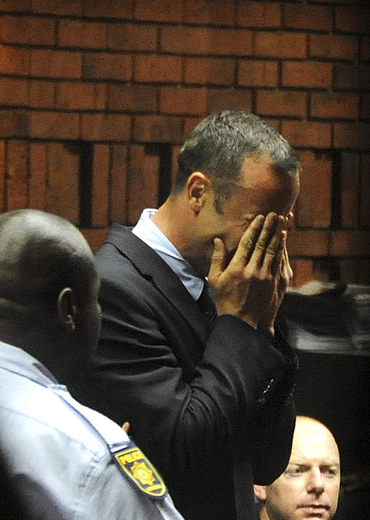 Оскар Писториус плаче в съда