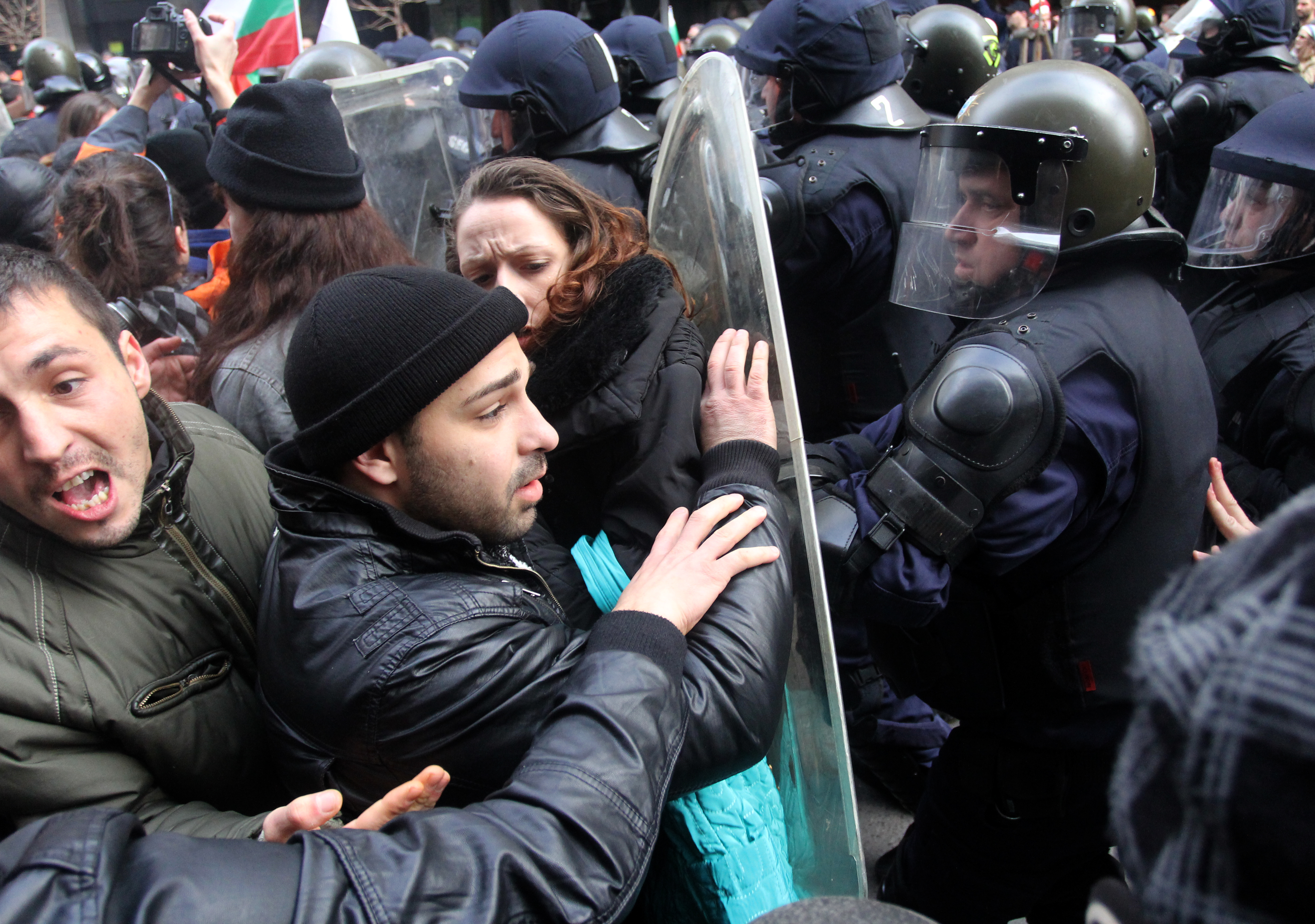 Протестите в София понякога изискваха намеса на жандармерията
