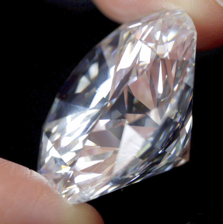 Създаден е евтин материал, по-твърд от диамант