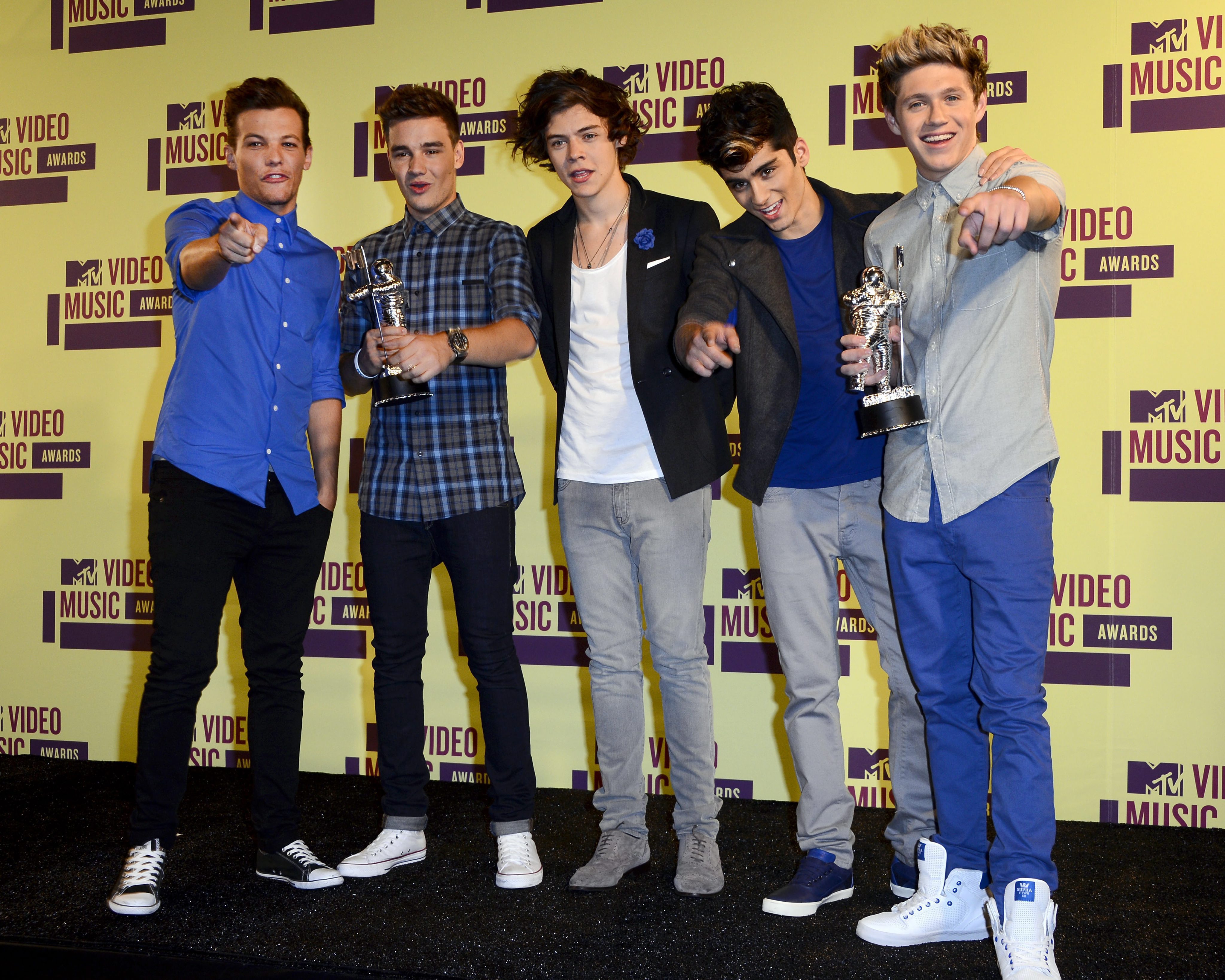 Британската тийнформация One Direction