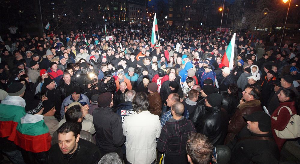 Сблъсък между жандармерията и протестиращите във Варна