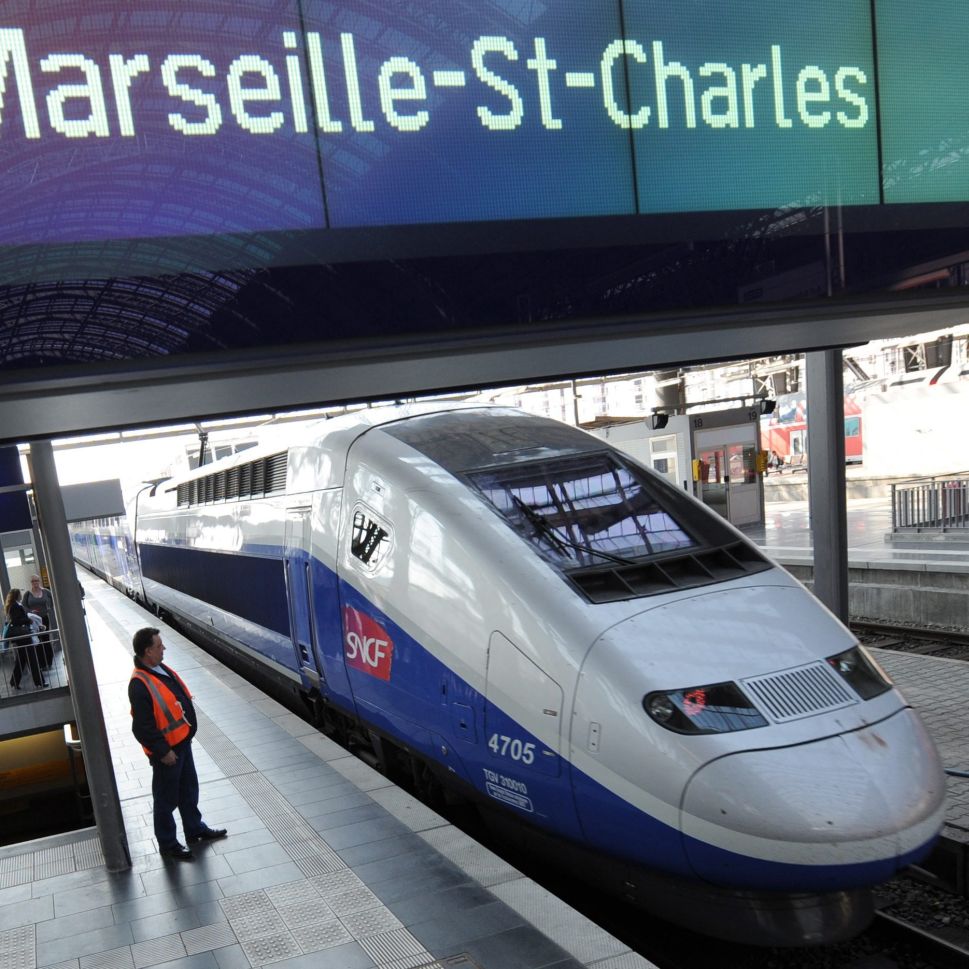Въоръжени пазят пътниците във френските влакове