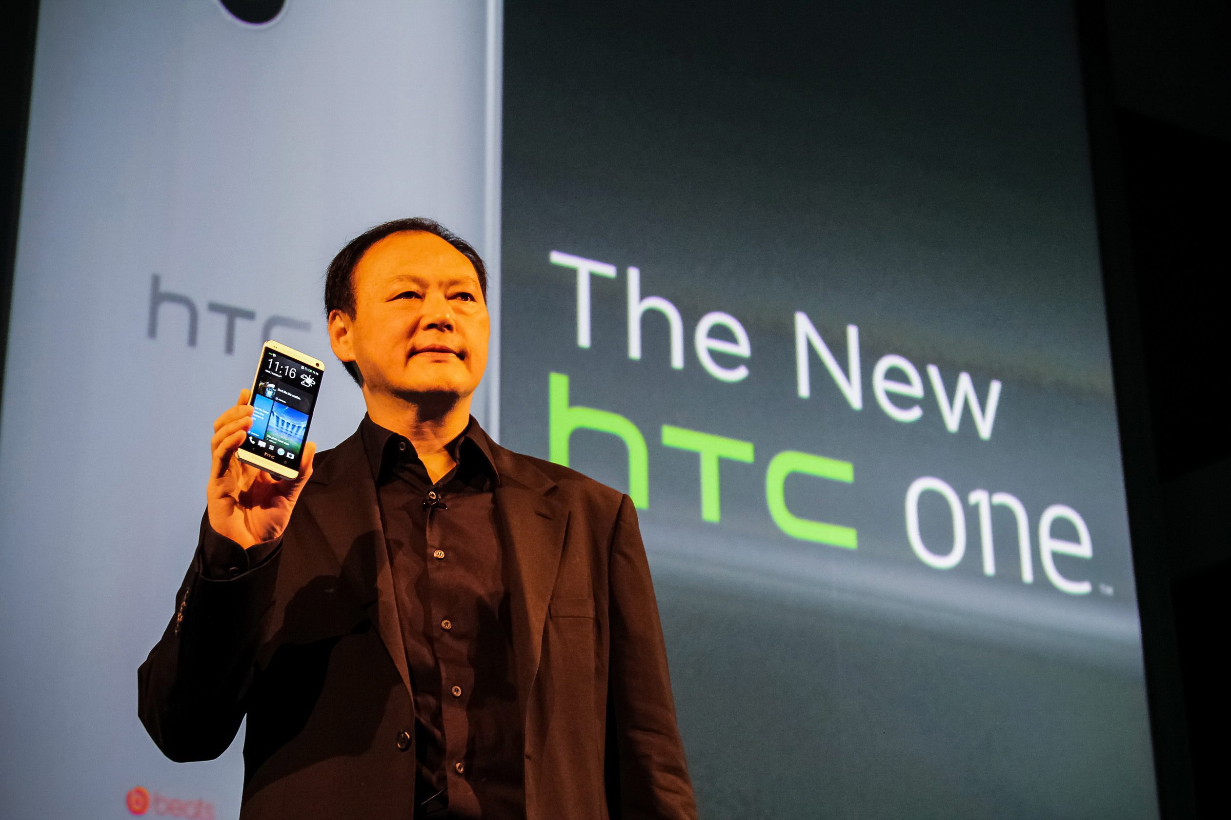HTC представи новия си флагман - HTC One