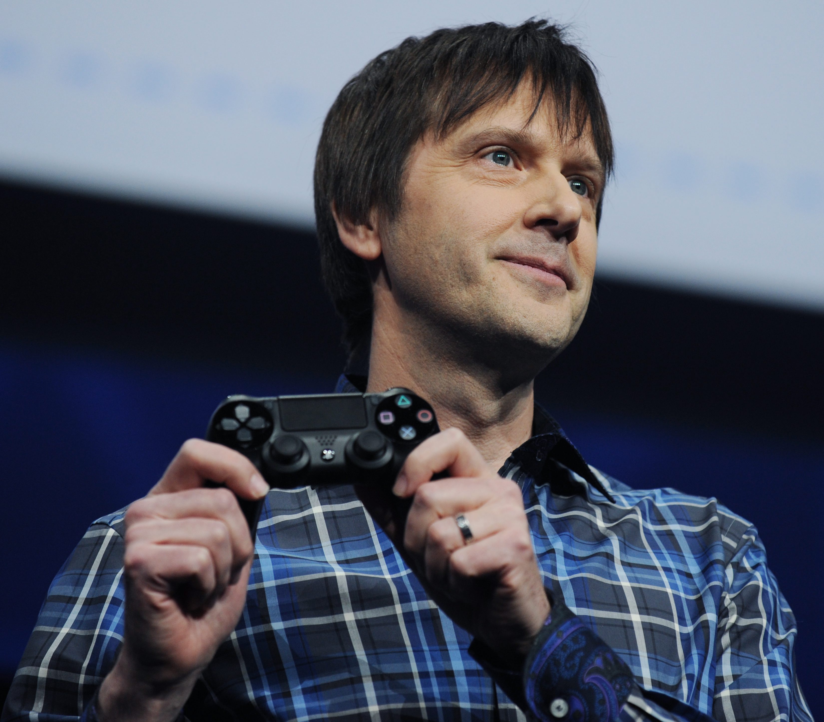 Новият контролер ”DualShock 4” на PlayStation 4