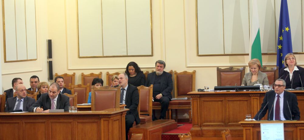 Дебатите са без премиерът Бойко Борисов и финансовият министър Симеон Дянков