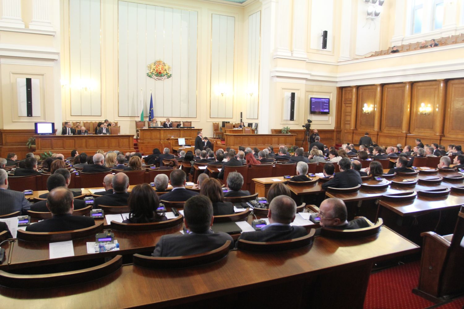 Депутатите от ГЕРБ отново напуснаха пленарната зала