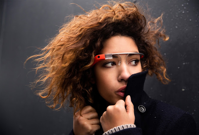 Очилата с добавена реалност Google Glass