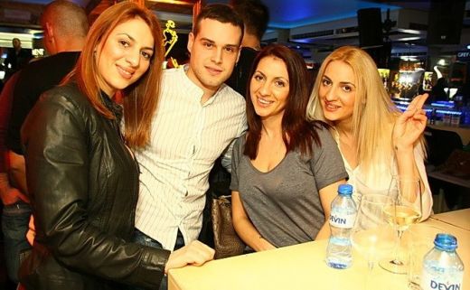 Тризначките отново на купон с Лестер