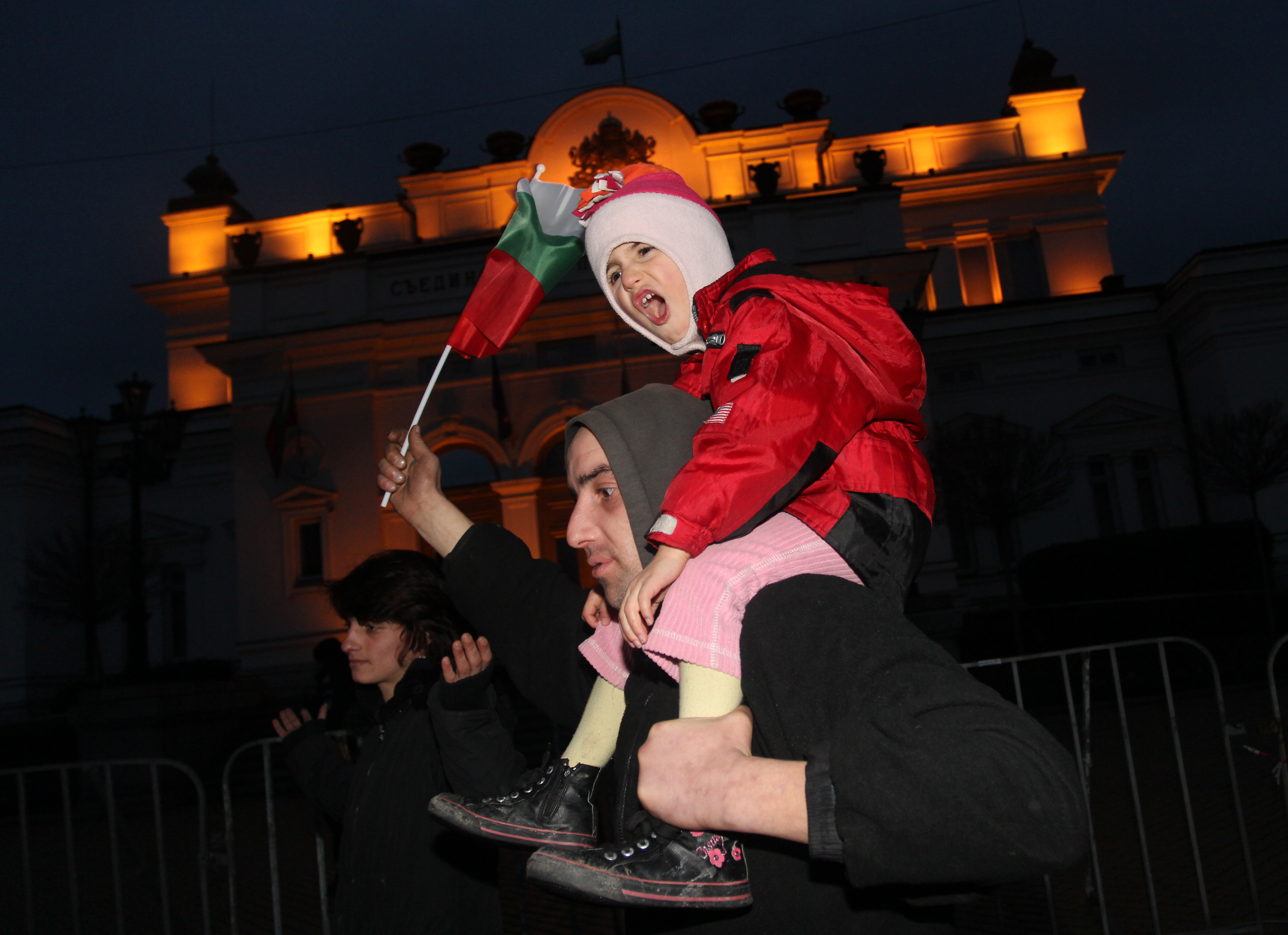 Протестиращите искат оставки и на кметове