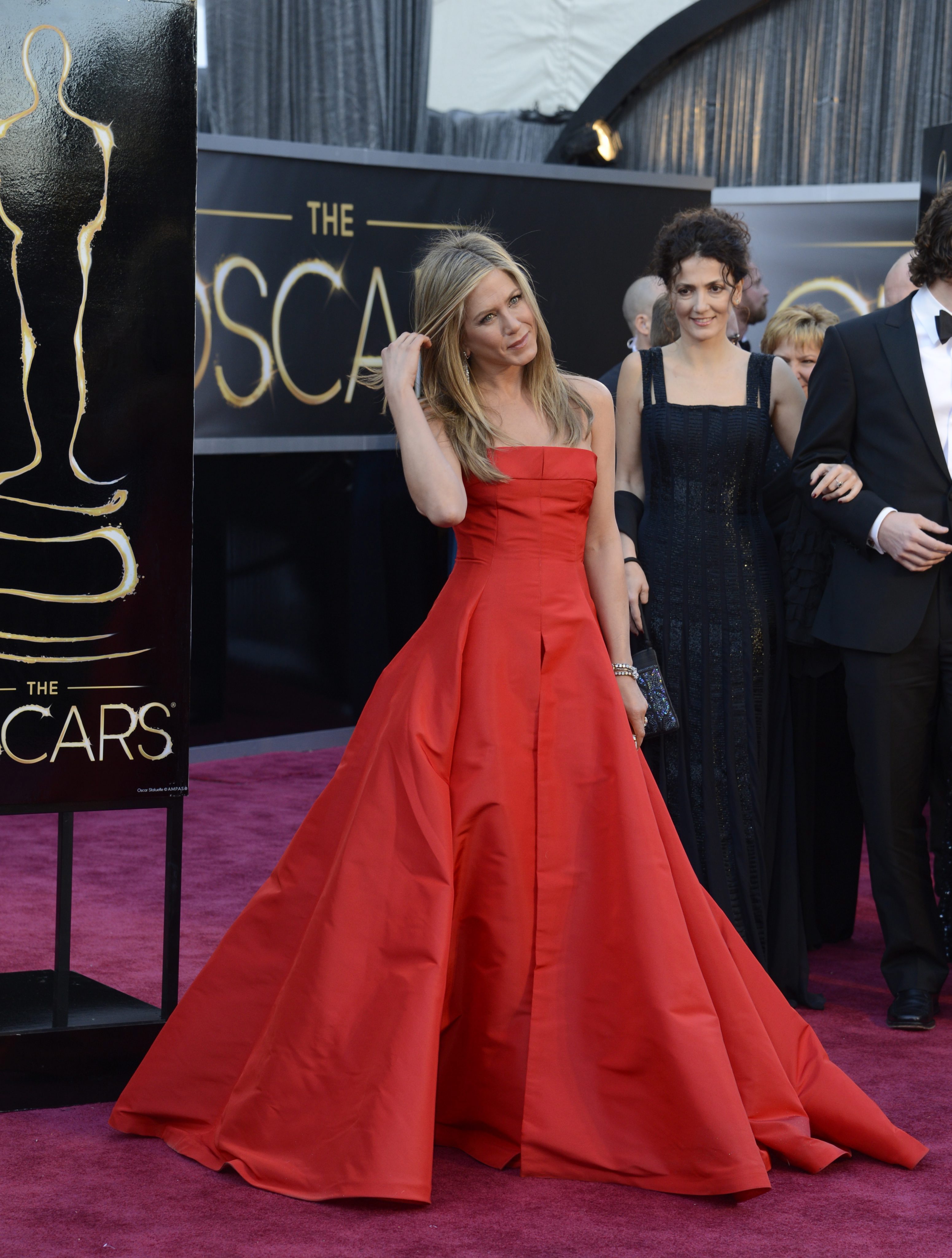Най-добре подбраните червени рокли от ”Оскарите”