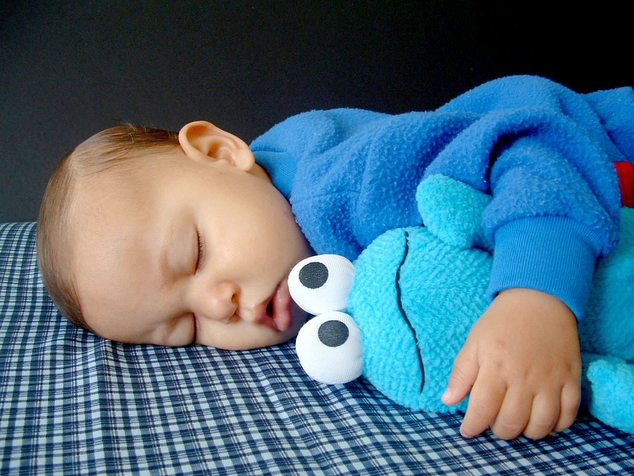 Микрофони на леглото ще позволяват на родителите или детегледачите да чуват бебето
