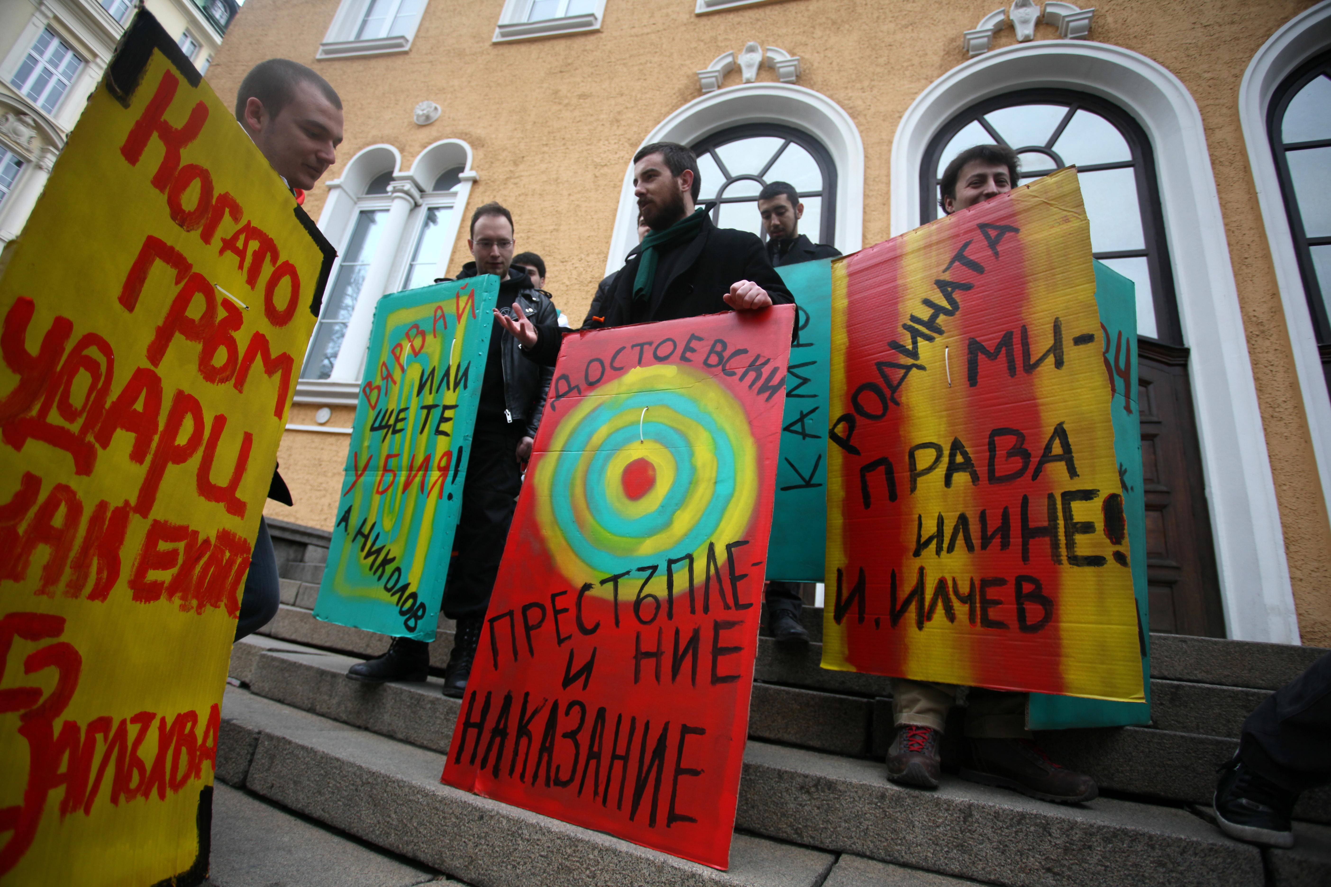 СУ отменя вдигането на студентските такси