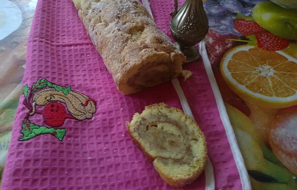 Руло с ябълки в една стъпка