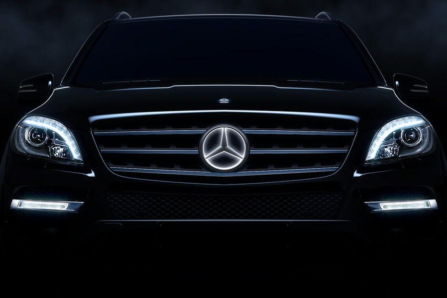 Mercedes пуска осветена емблема (видео)